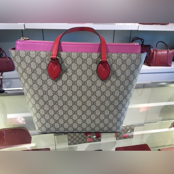 Gucci Handbags - Gucci Supreme Monogram Tote